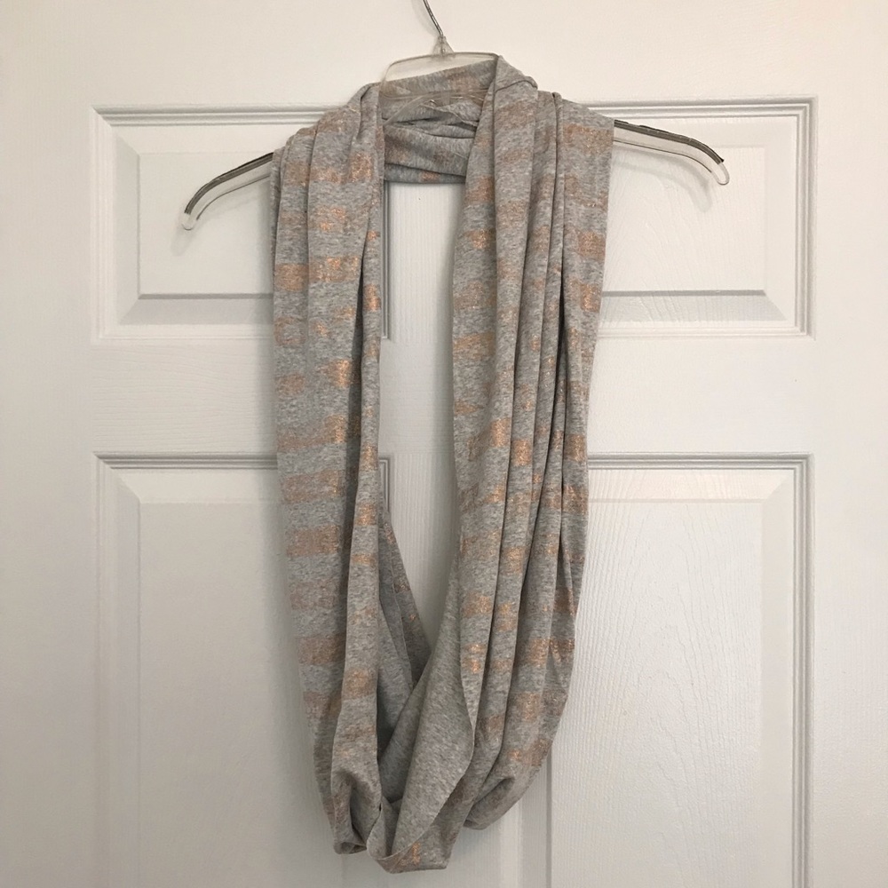 GAP scarf